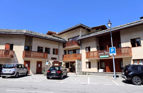 Aussois Apartment | COM301M :Ferienwohnung in ruhiger Lage in der Nähe von kostenlosen Shuttles und Schwimmbad