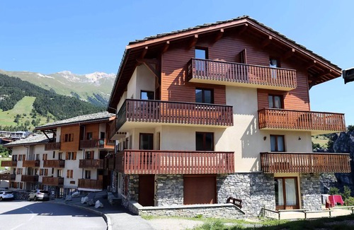 Aussois Apartment | COM407M :Ferienwohnung in ruhiger Lage in der Nähe von kostenlosen Shuttles und Schwimmbad