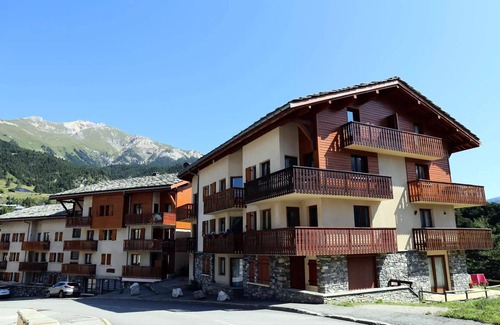Aussois Apartment | COM407M :Ferienwohnung in ruhiger Lage in der Nähe von kostenlosen Shuttles und Schwimmbad