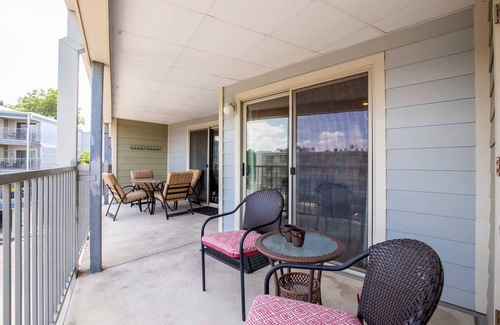 New Braunfels Condo | Comal Riverfront Condo - Pool and Hot Tub - 320D