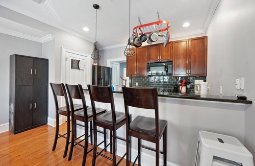 Victorian Village House | Combined 2 homes-9BR/8 BTH, 25 beds Best Location. Perfect for Large Groups