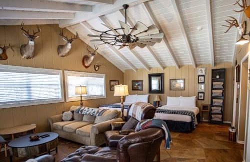 Ingram House | Combined Cabin Escape w BBQ Fire Pit