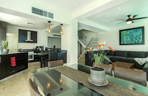 Zona Hotelera Condo | Combo #312 - Tim’s Ocean Condos – Always Beachfront- Always Incredible Views!