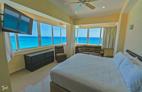 Zona Hotelera Hotel | Combo #31234-Tim’s Ocean Condos– Beachfront Entire Penthouse Level 16br/13.5bth!