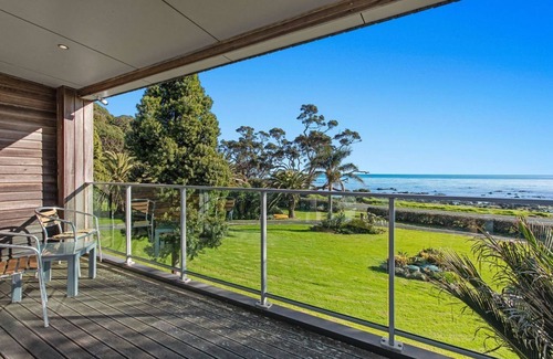 Te Kaha House | Come and stay at XanDie's! Premium accommodation at Waihau Bay!