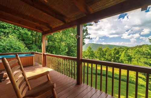Cosby Cabin | COME ENJOY THE SERENITY & MOUNTAIN BEAUTY!