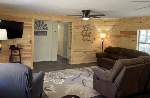 Bronson House | Come escape in a pet friendly remodeled home just 1/4 mi. to San Augustine Park!