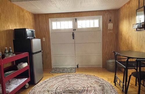 Cedar Bluff Cabin | Come glamping with us! Cozy cabin with 1 bedroom and AC, WiFi in Leesburg!