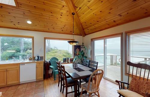 Gleneden Beach House | Come relax and enjoy the views of this peaceful, pet friendly, oceanfront home!