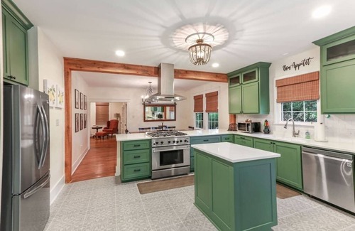 Highlands - Perkins House | Come Relax at LSU Lakes! Walk to Tiger Stadium!
