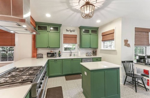 Highlands - Perkins House | Come Relax at LSU Lakes! Walk to Tiger Stadium!
