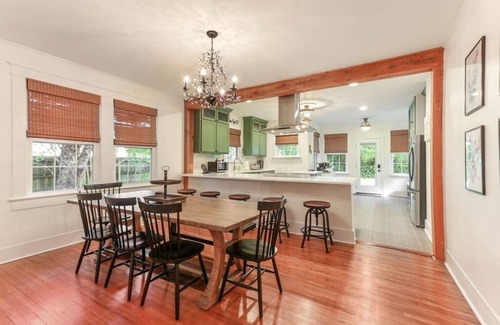 Highlands - Perkins House | Come Relax at LSU Lakes! Walk to Tiger Stadium!
