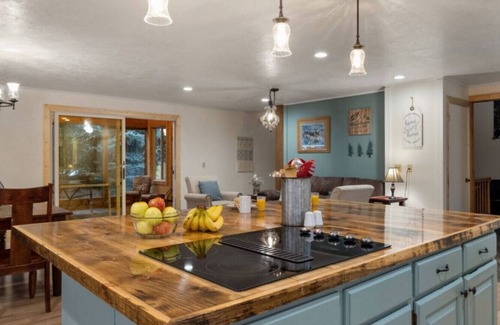 Island Park Apartment | Come stay at the Moose Jam!