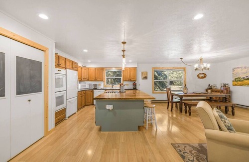 Island Park Apartment | Come stay at the Moose Jam!