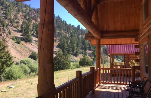 Wise River Cabin | COME STAY IN OUR BEAUTIFUL CABIN SITTING ON THE BANKS OF THE BIG HOLE RIVER