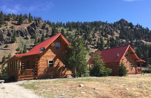 Wise River Cabin | COME STAY IN OUR BEAUTIFUL CABIN SITTING ON THE BANKS OF THE BIG HOLE RIVER #2