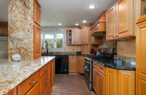 Sand Lake Other | Come to our lake house, pick apples, kayak & enjoy the fall foliage.