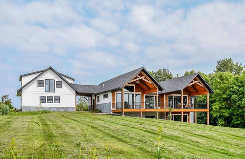 Frazee House | Come vacation on Long Lake in this beautiful home!