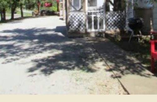 Indian Point Cottage | Come visit our 2bd cabin on Table Rock Lake close to Silver Dollar City!