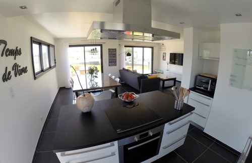 Brignogan-Plage Villa | Comfortable Villa "Le Temps de Vivre" with kayak and paddles 300 m from the beaches
