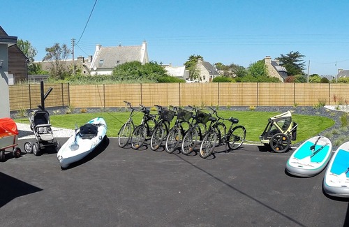 Brignogan-Plage Villa | Comfortable Villa "Le Temps de Vivre" with kayak and paddles 300 m from the beaches
