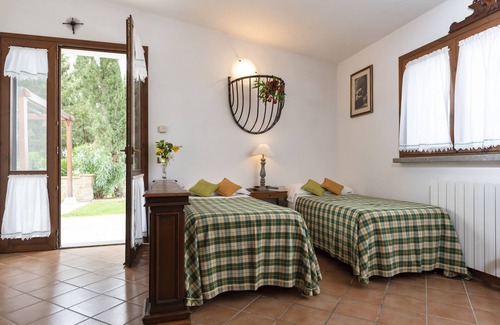 Castiglione della Pescaia Other | Comfortable apartment in farmhouse with swimming pool