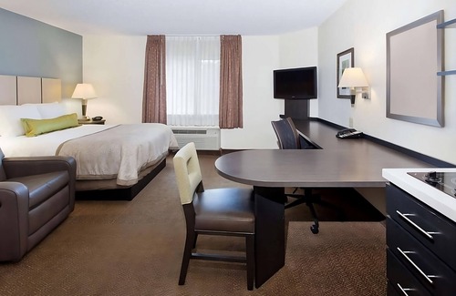 Somerset Hotel | Comfort and Convenience! 2 Wonderful units w/Kitchen. Near Fort Worth Zoo