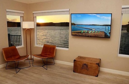Osage Beach Hotel | Comfort and Convenience! Onsite Pool, Free Parking, Near Lake of the Ozarks
