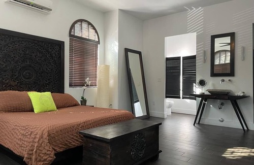 Northeast Miami Hotel | Comfort and Style 1 block away from the Bay - 7Z