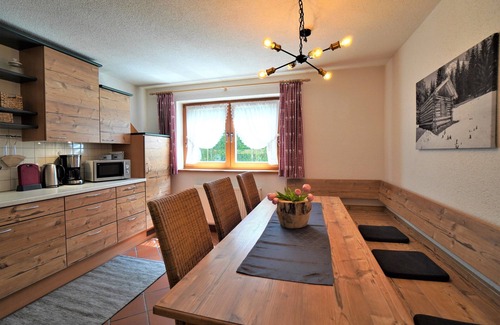 Ehrwald Apartment | Comfort apartment on the Zugspitze with a large garden and wonderful mountain views