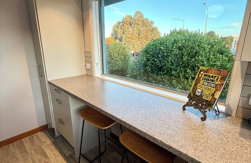 Invercargill City Centre House | Comfort at Stag Lodge Just Mins Walk to Queens Park & Down Town Invercargill
