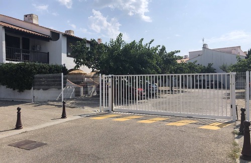 Saintes-Maries-de-la-Mer Apartment | Comfortable apartment in a quiet, secure residence with trees