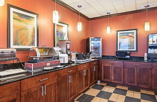 Waycroft - Woodlawn Hotel | Comfort Inn Ballston