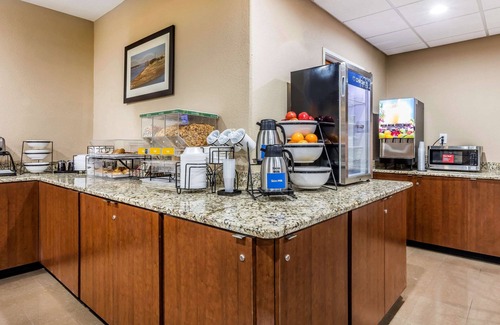 Memphis Hotel | Comfort Inn & Suites Airport - American Way