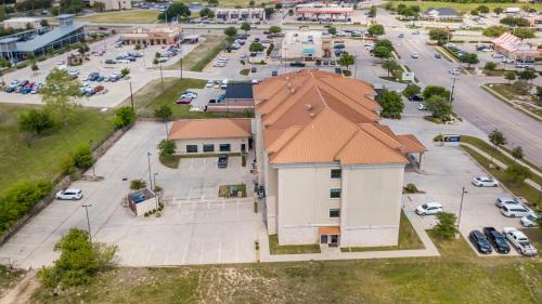 Fossil Creek Hotel | Comfort Inn & Suites Fort Worth - Fossil Creek