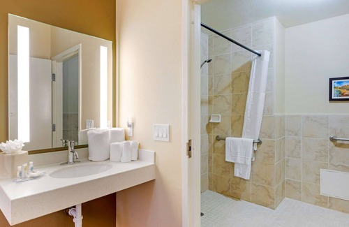 Guasti Hotel | Comfort Inn & Suites near Ontario Airport