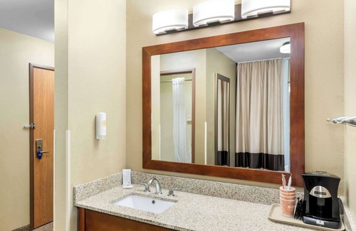 Laramie Hotel | Comfort Inn & Suites Near University of Wyoming