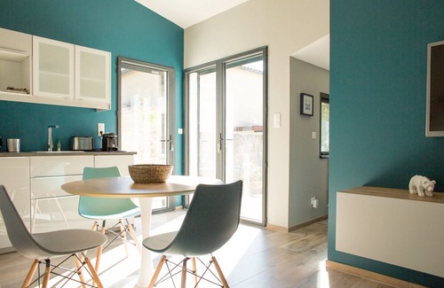 Villeneuve-les-Avignon Apartment | Comfortable design studio, quiet in Provence, close to Avignon.