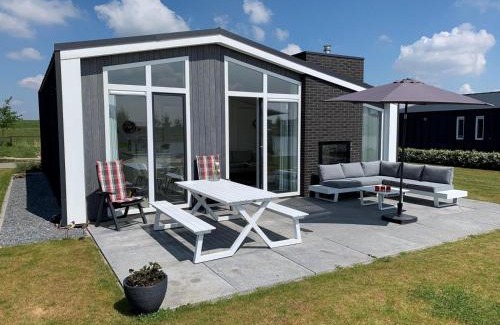Wemeldinge House | Comfortabel en modern ingericht huis met uitzicht op het meer 46