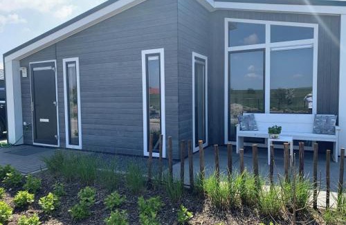 Wemeldinge House | Comfortabel en modern ingericht huis met uitzicht op het meer 46