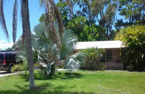 Grove City House | Comfortable 1-Bedroom Home only 5 min. from beautiful Englewood beach