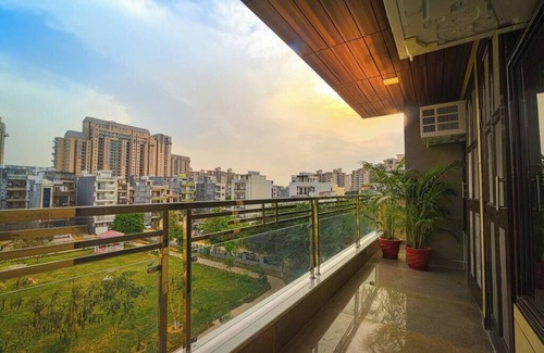 DLF City Apartment | Comfortable 1 Bhk Serviced Apartment w/Hill view