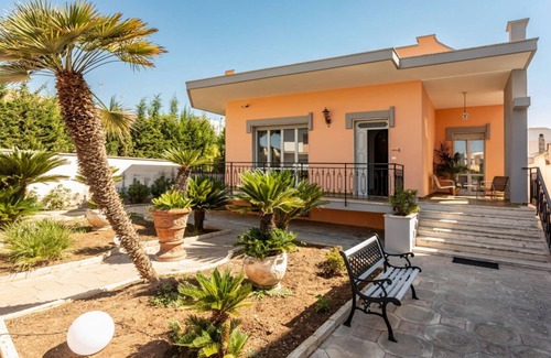 Giorgilorio Apartment | Comfortable 100 sqm apartment, perfect for a stay of four people, located on the mezzanine floor of a building (accessible by steps).The property is located in Surbo, in the province of Lecce, in an area equipped with every comfort and service. Lecce cit