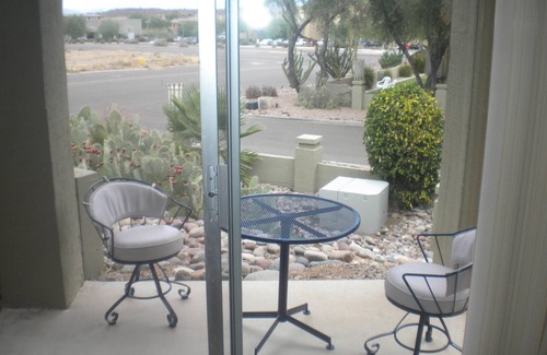 Fountain Hills Condo | Comfortable 1BR Ground Level Condo Near Fountain Park
