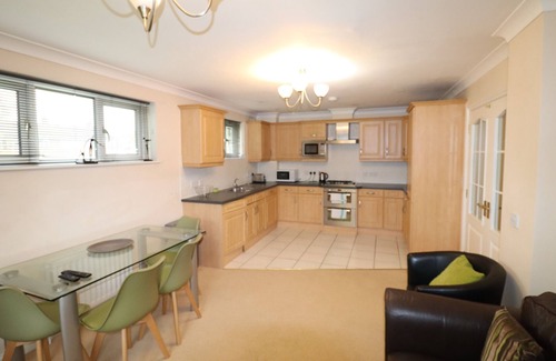 Bracknell Apartment | Comfortable 2 Bedroom Apartment in Bracknell
