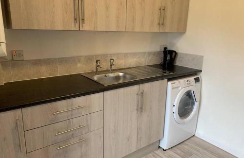 Erdington Apartment | Comfortable 2 bedroom Apartment 7 Minute Walk to Train Station
