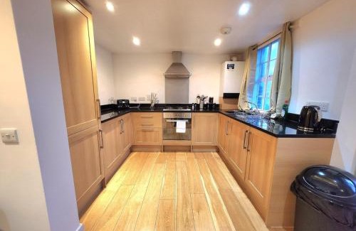 Stockwell Apartment | Comfortable 2BR Flat - 1 Min to Tube, Sleeps 6