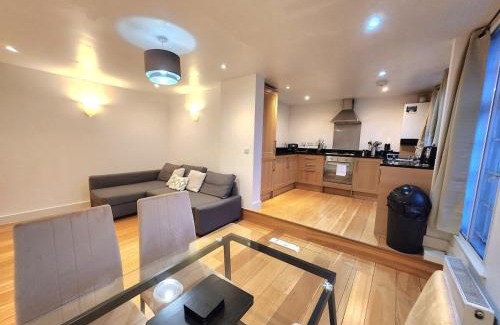 Stockwell Apartment | Comfortable 2BR Flat - 1 Min to Tube, Sleeps 6
