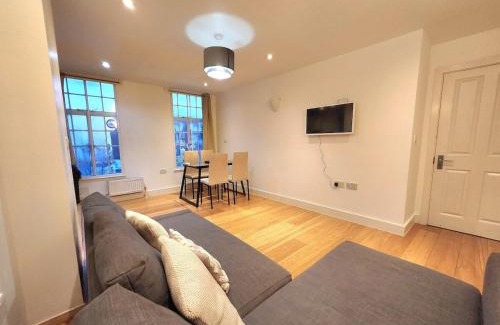 Stockwell Apartment | Comfortable 2BR Flat - 1 Min to Tube, Sleeps 6