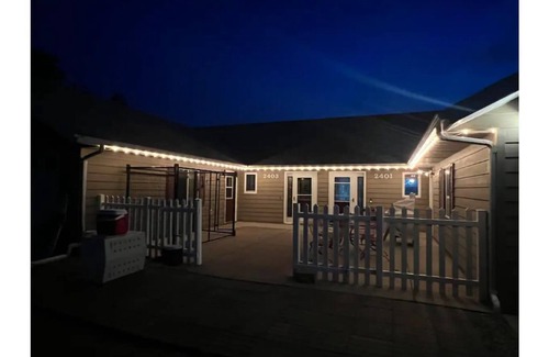 Pierre House | Comfortable 3 bed/3 bath/garage overlooking Pierre